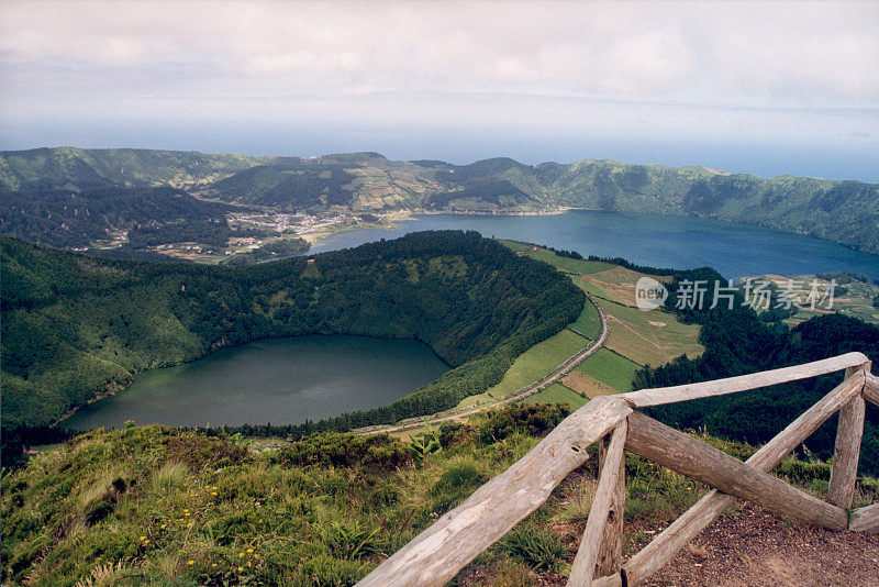 圣米格尔岛 - 全景与赛特西达德斯泻湖